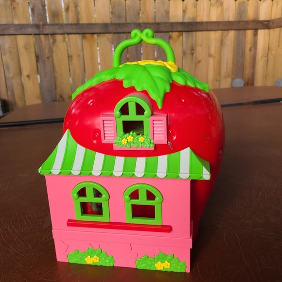Strawberry-Themed Playhouse for Kids - Picture 5 of 8